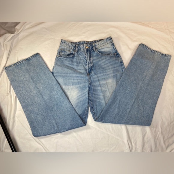 H&M Denim - H&M Divided Light Blue High-Waist Straight Jeans Size 4 zipper close